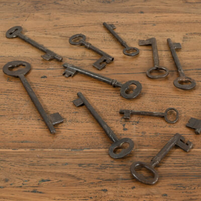 HAMESHA Vintage Iron Keys